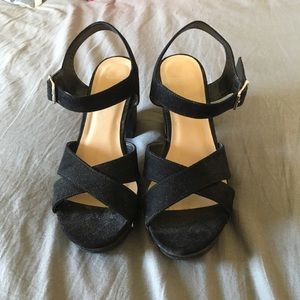 NEW LOOK LOW HEEL OPEN TOE - US 6.